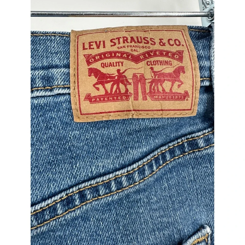 Levis Ribcage Straight Ankle Woman's 32 Blue Medium Wash Button‎ Fly 72693-0121